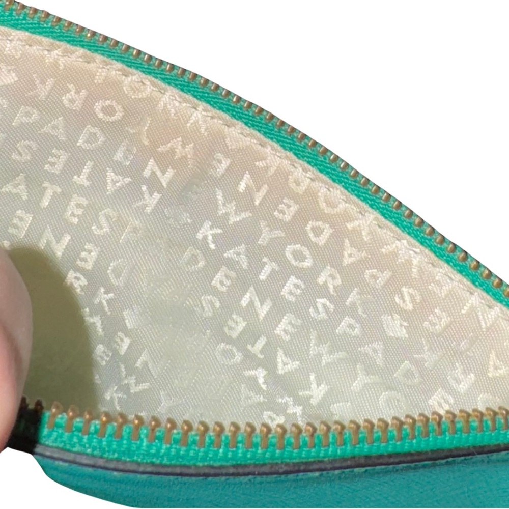 KATE SPADE Mikas Pond Bee Wristlet Green Leather Gold hardware in EUC - Picture 7 of 7
